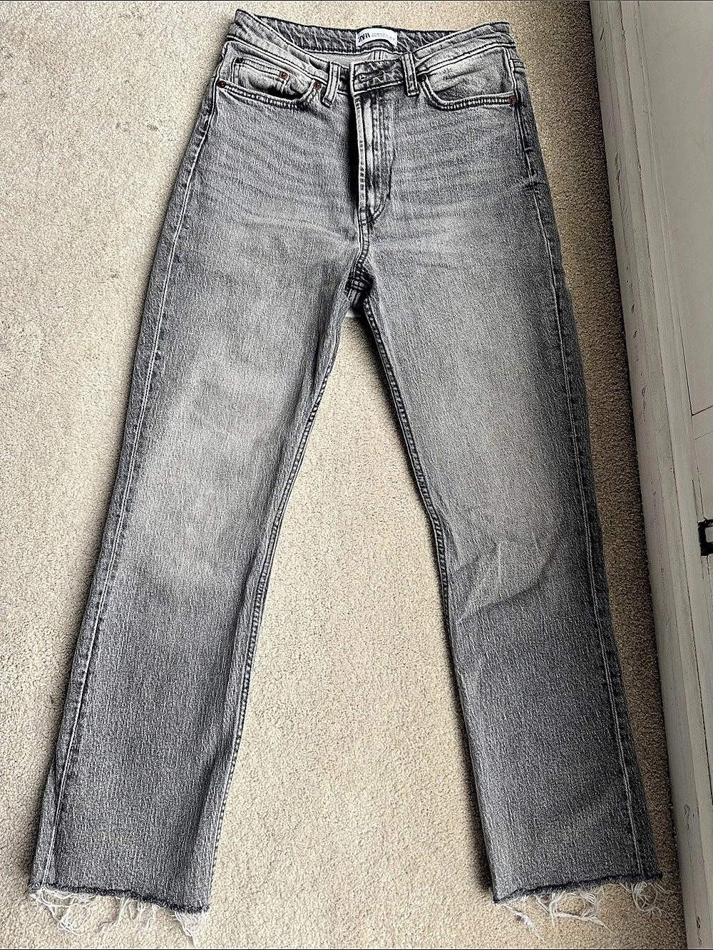 Zara Gray Straight Leg Jeans Waist 28 Good